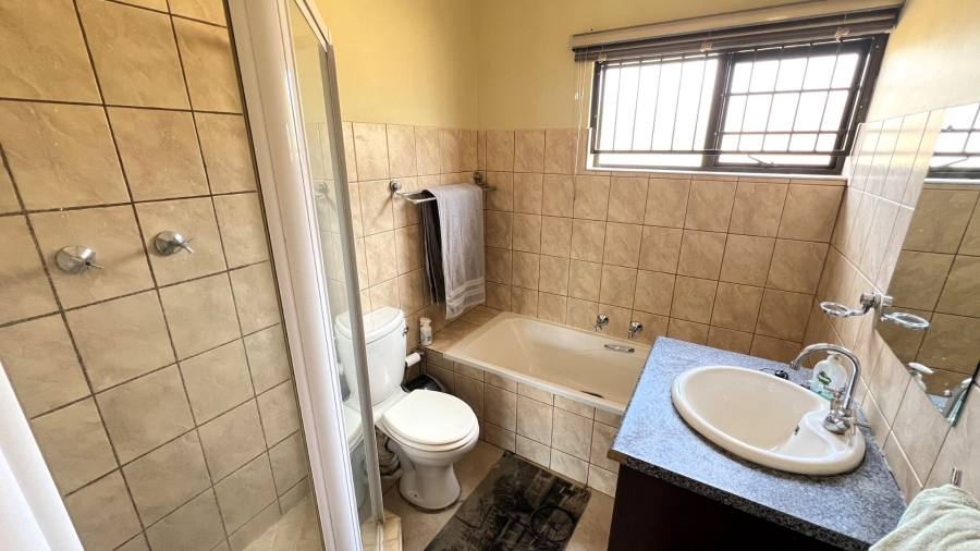 3 Bedroom Property for Sale in Langenhovenpark Free State